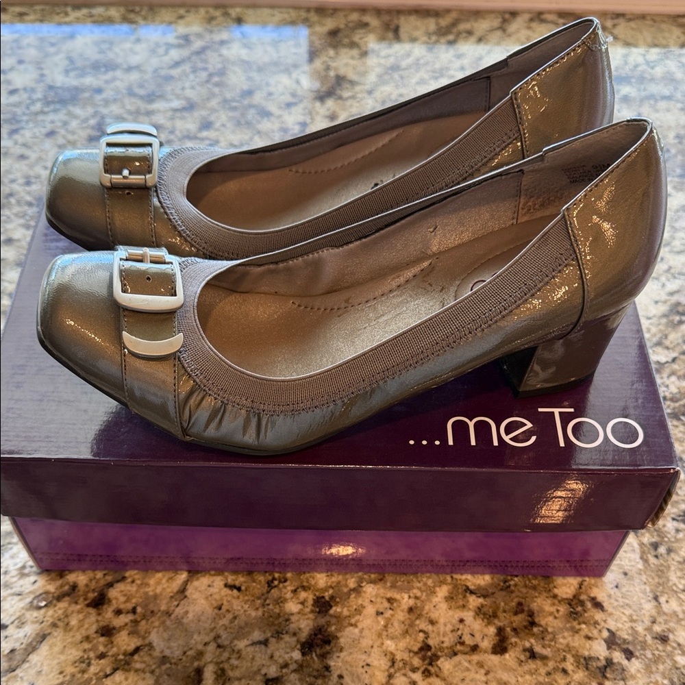 Me Too Women's Metallic Gray Buckle Flats